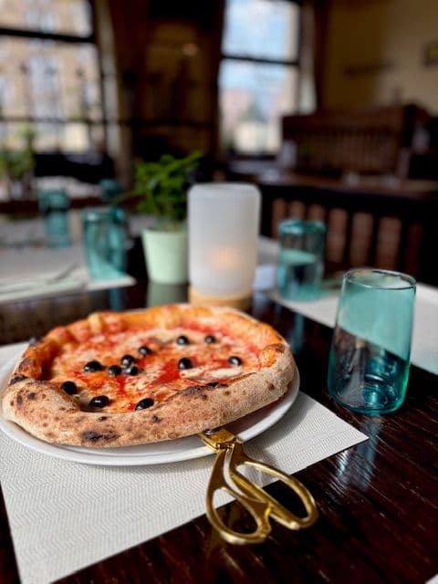 Úvodní obrázek s Pizzou a dalšími italskými specialitami