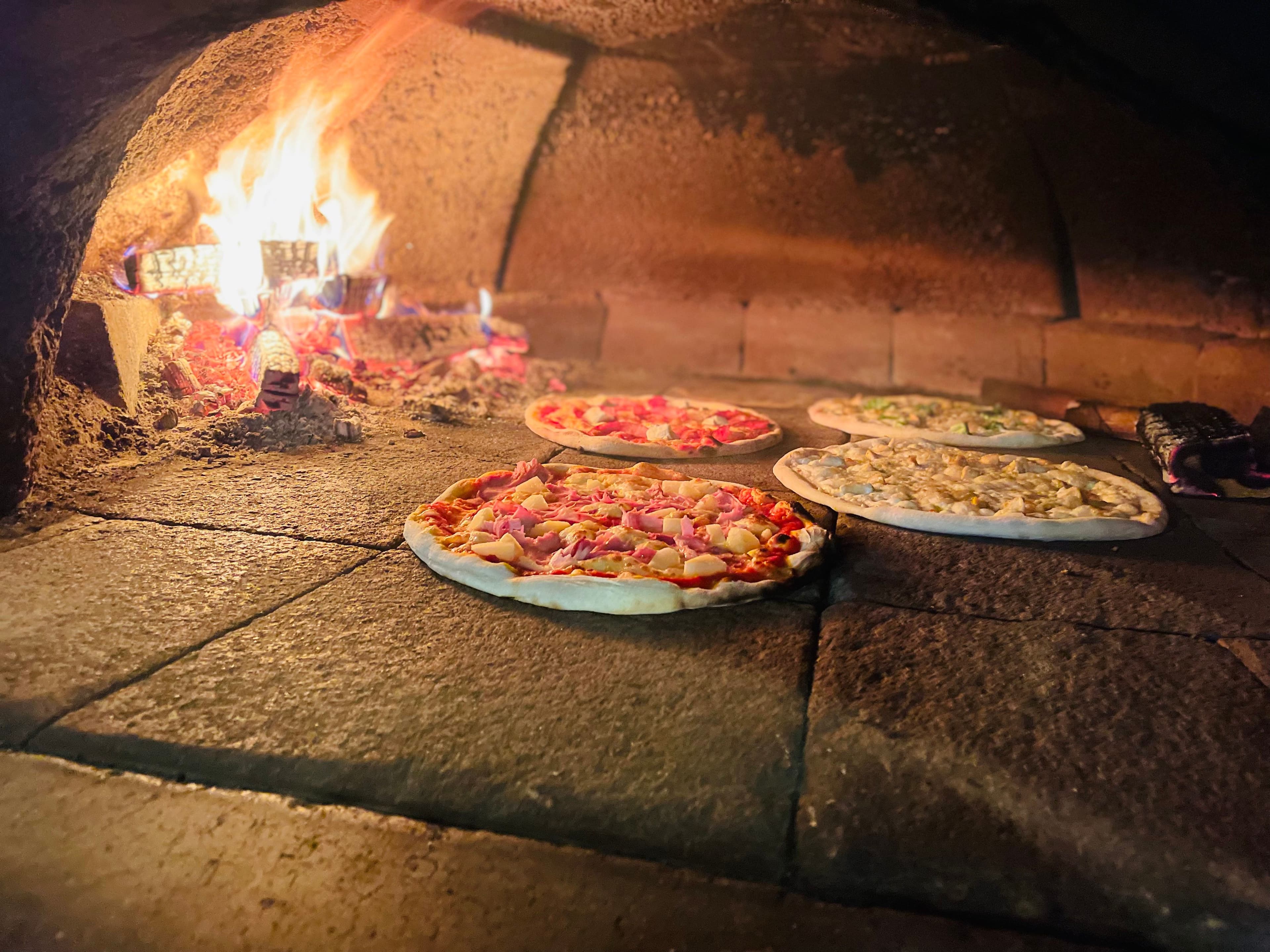 Úvodní obrázek s Pizzou a dalšími italskými specialitami